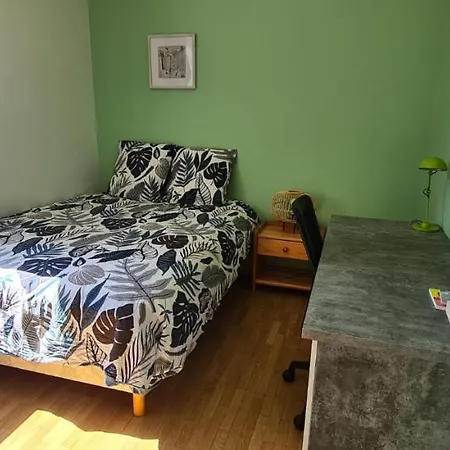 Pom'verte-pres Du Centre-ville Et Du -parking Gratuit Apartment